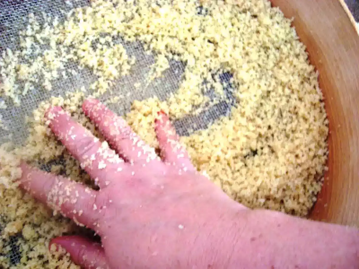 Masfouf be'rrommène ( couscous sucré aux grenades) - photo 4