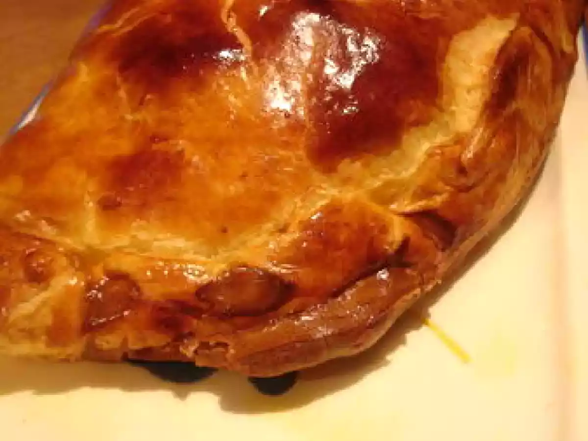 Maxi chausson farci à la viande et mozzarelle