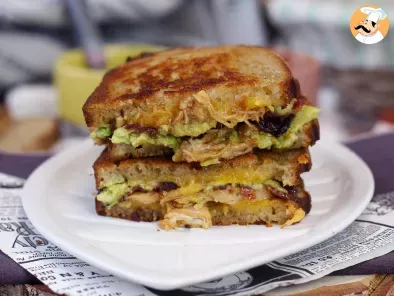 Maxi sandwich façon grilled cheese à l'américaine: poulet, avocat, bacon, photo 2