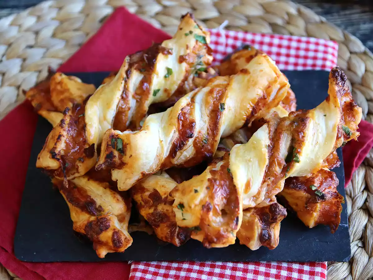 Maxi torsades feuilletées (tomate, jambon, mozzarella, persil)