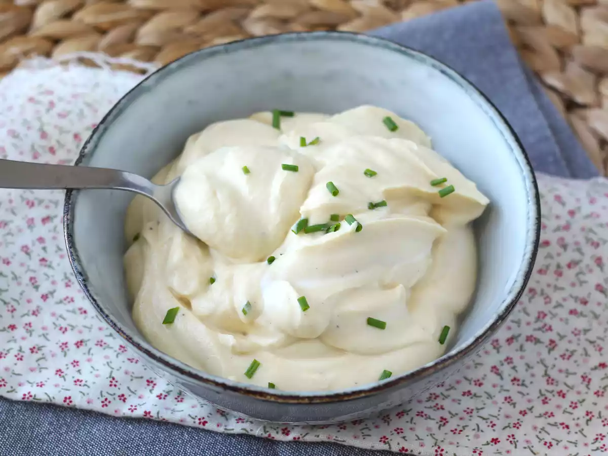 Mayonnaise légère aux œufs durs et sans huile! Parfait lorsqu'on ne peut pas manger d'oeufs crus - photo 3