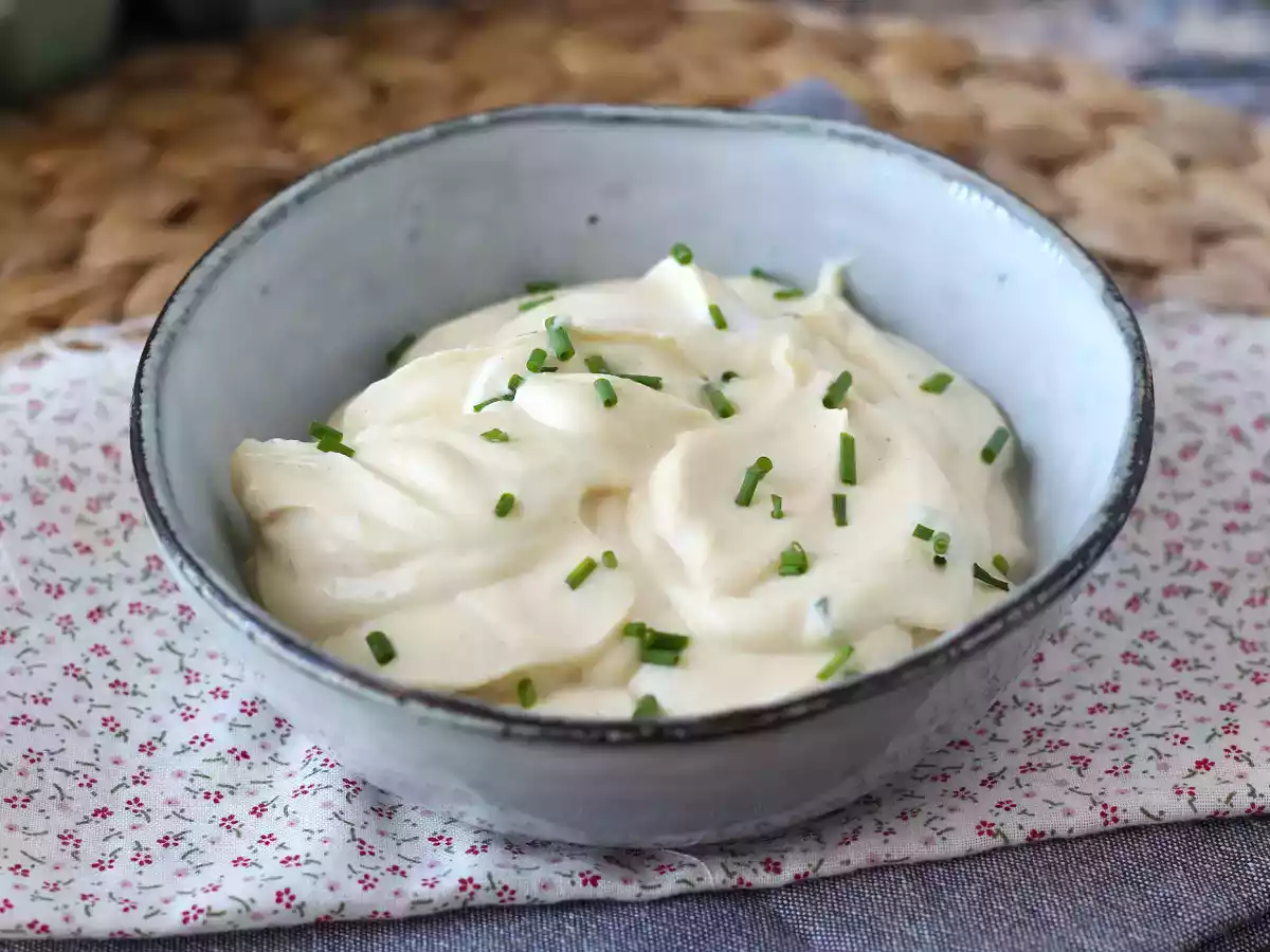 Mayonnaise légère aux œufs durs et sans huile! Parfait lorsqu'on ne peut pas manger d'oeufs crus
