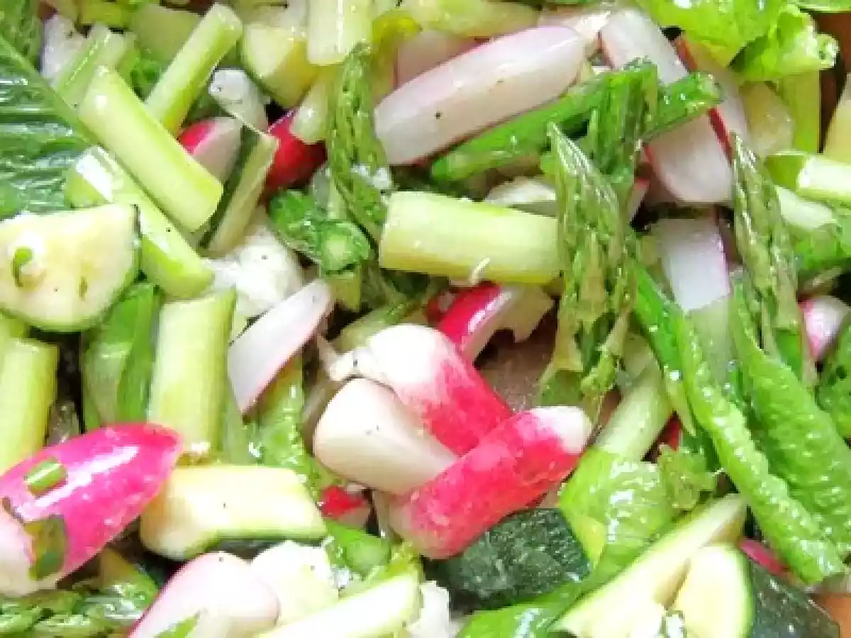 Méli-Mélo croquant de saison (Asperges, radis, courgettes, oignon...)