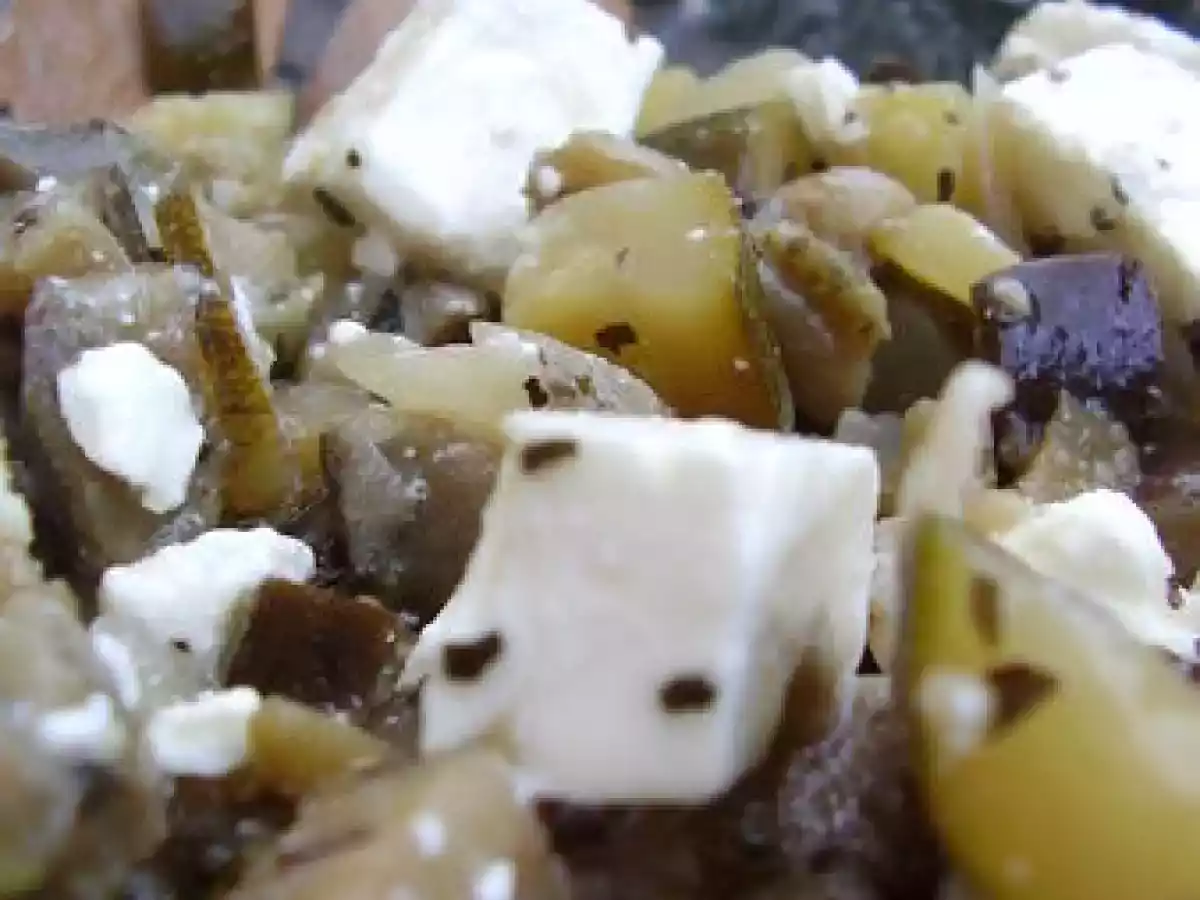 Méli-mélo de courgettes, aubergines et feta.