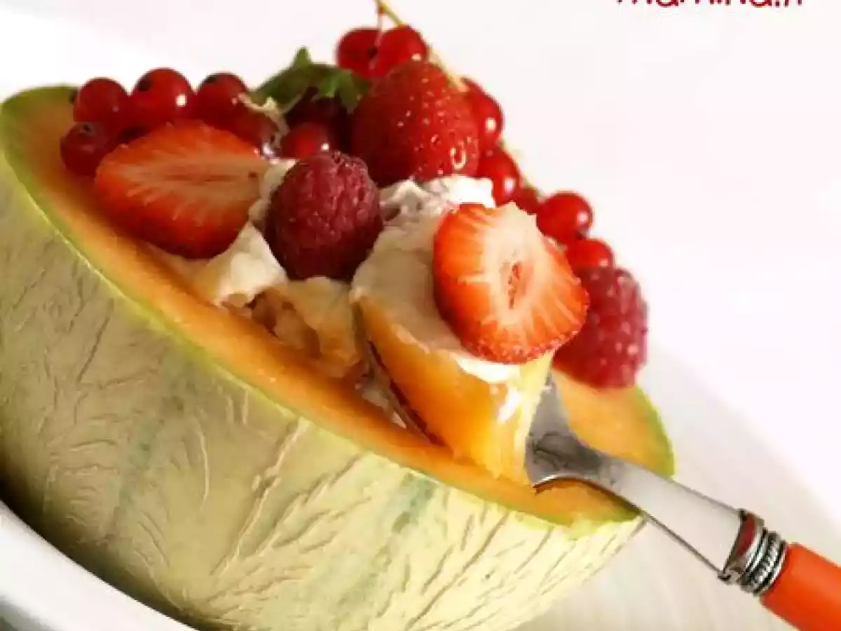 Melon et sa chantilly réglissée aux fruits d'été, dessert simplissime