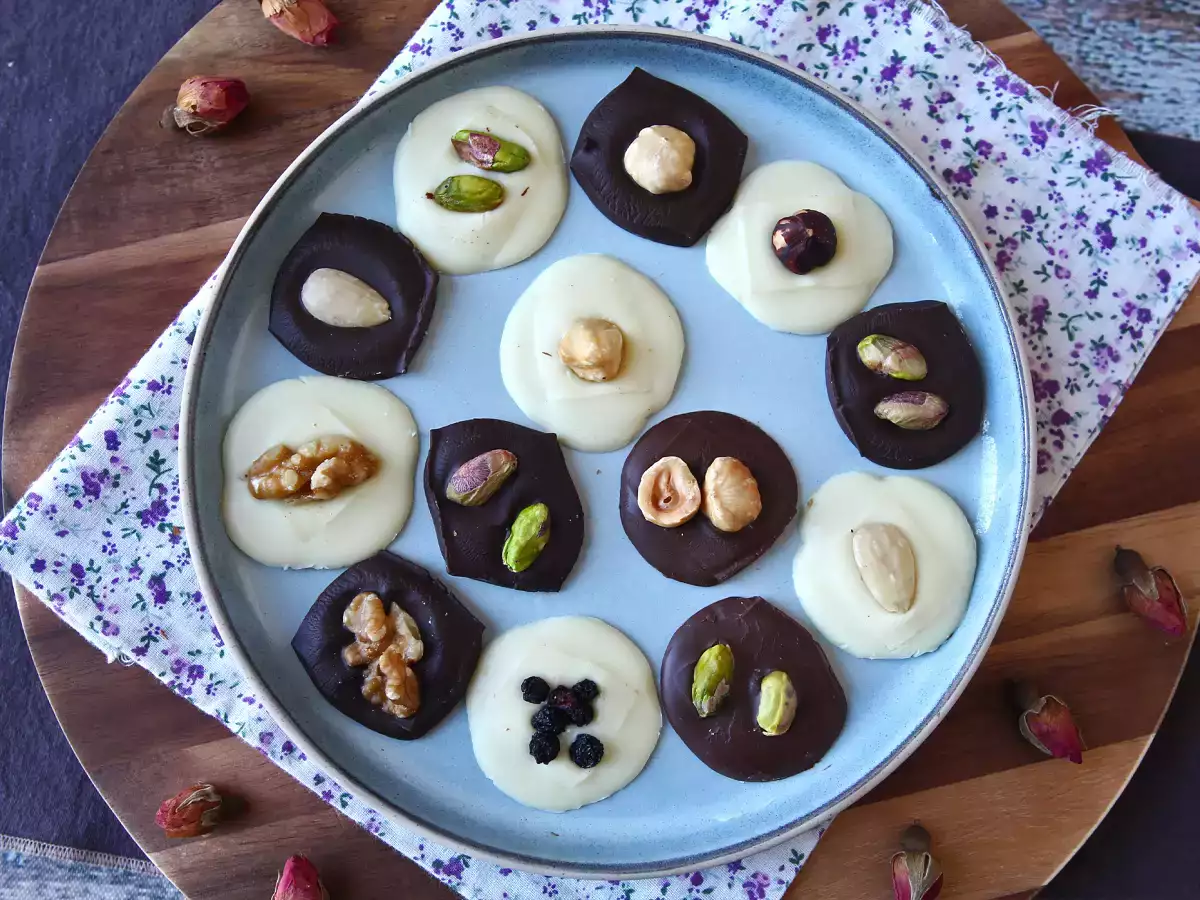 Mendiants au chocolat et aux fruits secs : la recette facile sans moule - photo 2