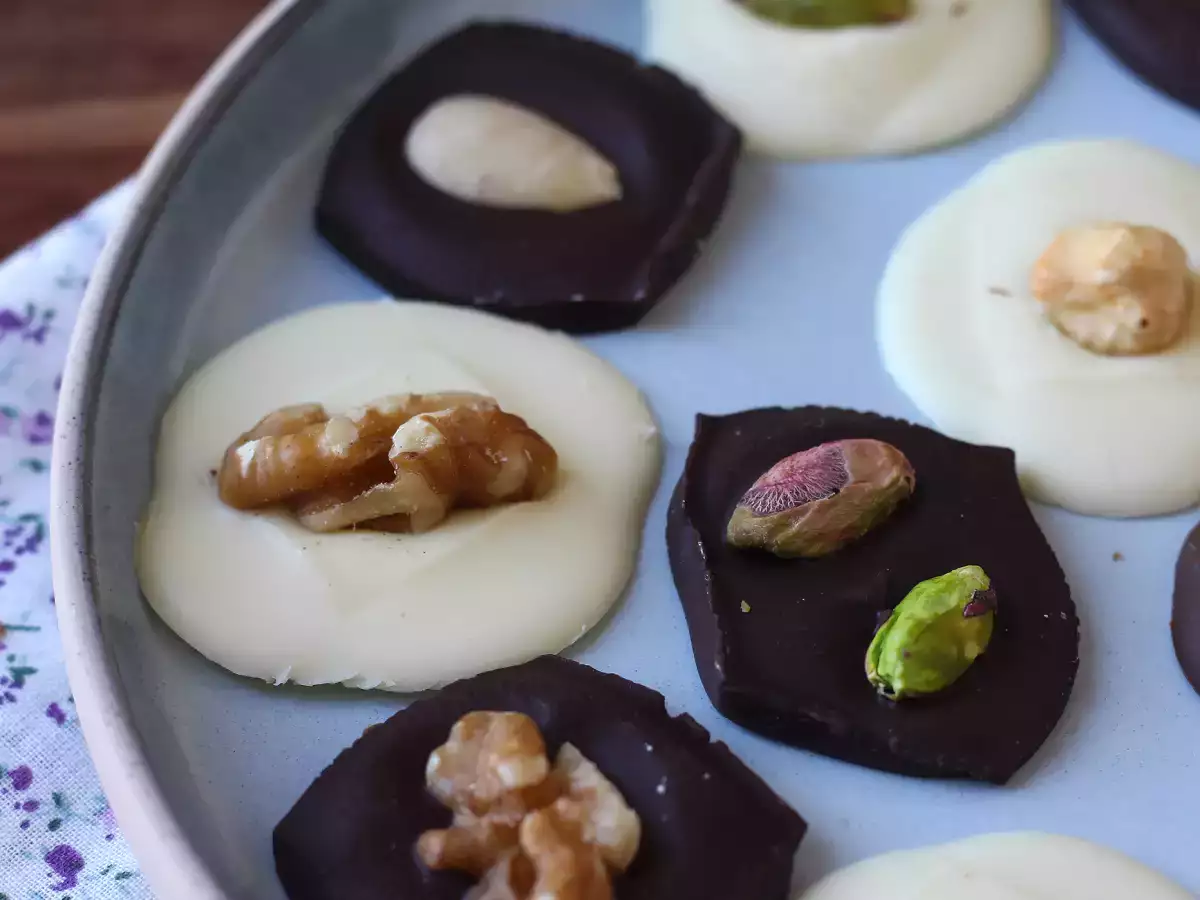 Mendiants au chocolat et aux fruits secs : la recette facile sans moule - photo 3