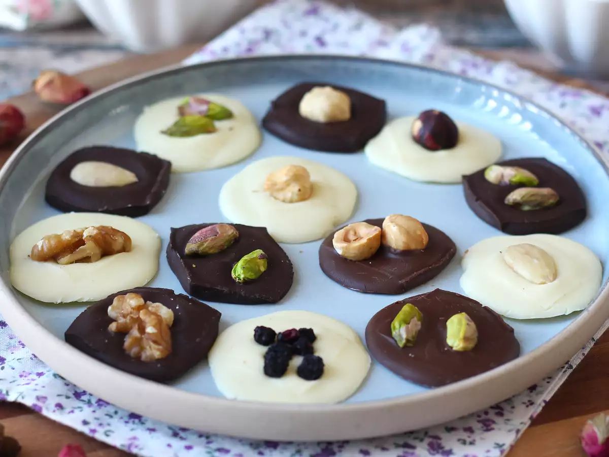 Mendiants au chocolat et aux fruits secs : la recette facile sans moule - photo 4