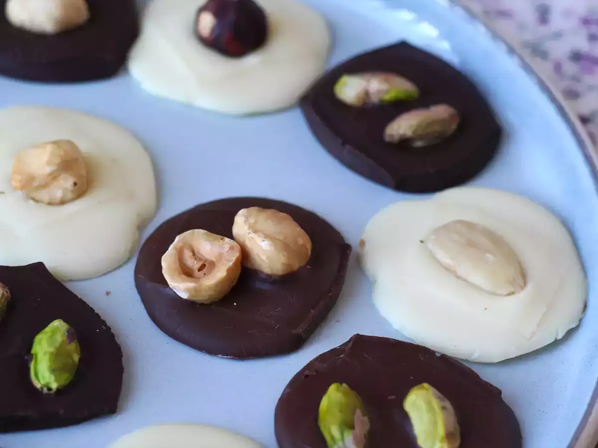 Mendiants au chocolat et aux fruits secs : la recette facile sans moule - photo 5
