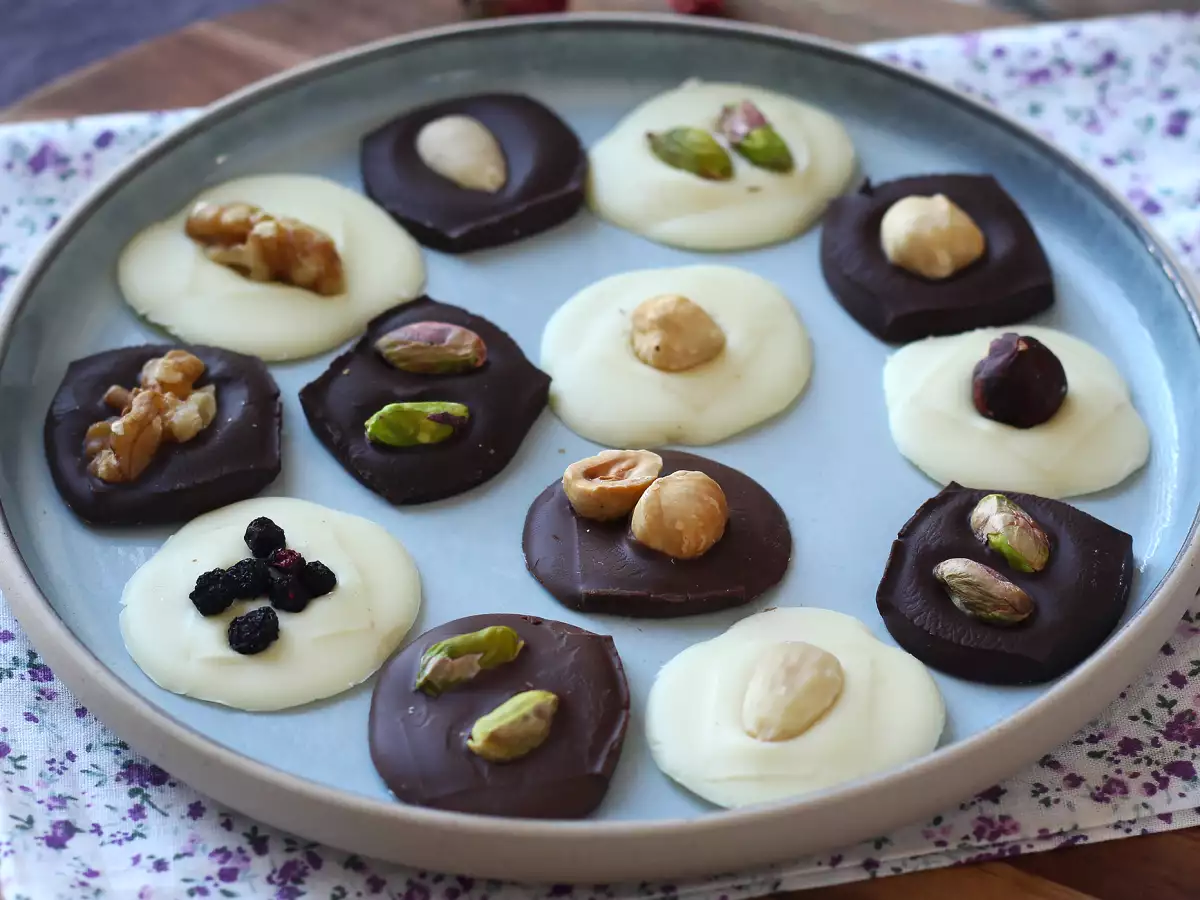 Mendiants au chocolat et aux fruits secs : la recette facile sans moule - photo 6