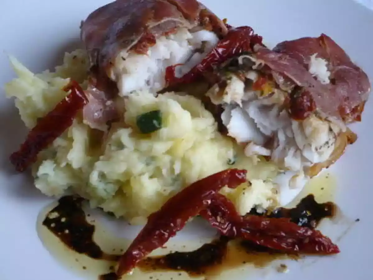 Merlu en habit d?été et son écrasé de pommes de terre à l'huile d'olive et aux herbes - photo 2