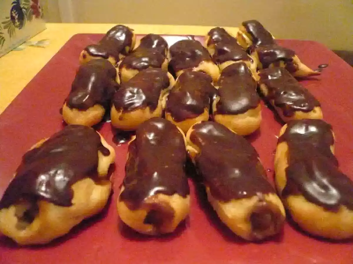 Mignardises : mini éclairs au chocolat ou au café