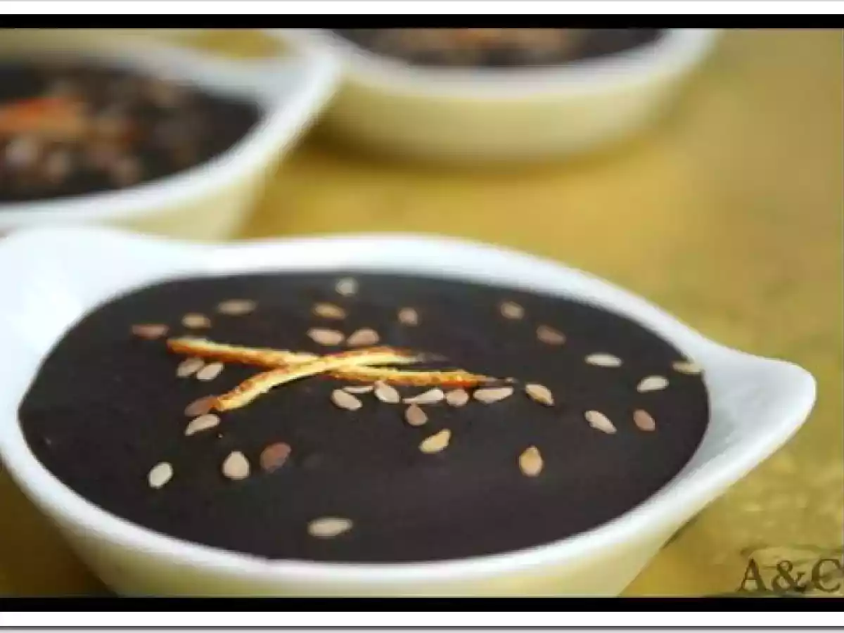 Mignardises pour accompagner le café : crème d' orange en croûte de chocolat