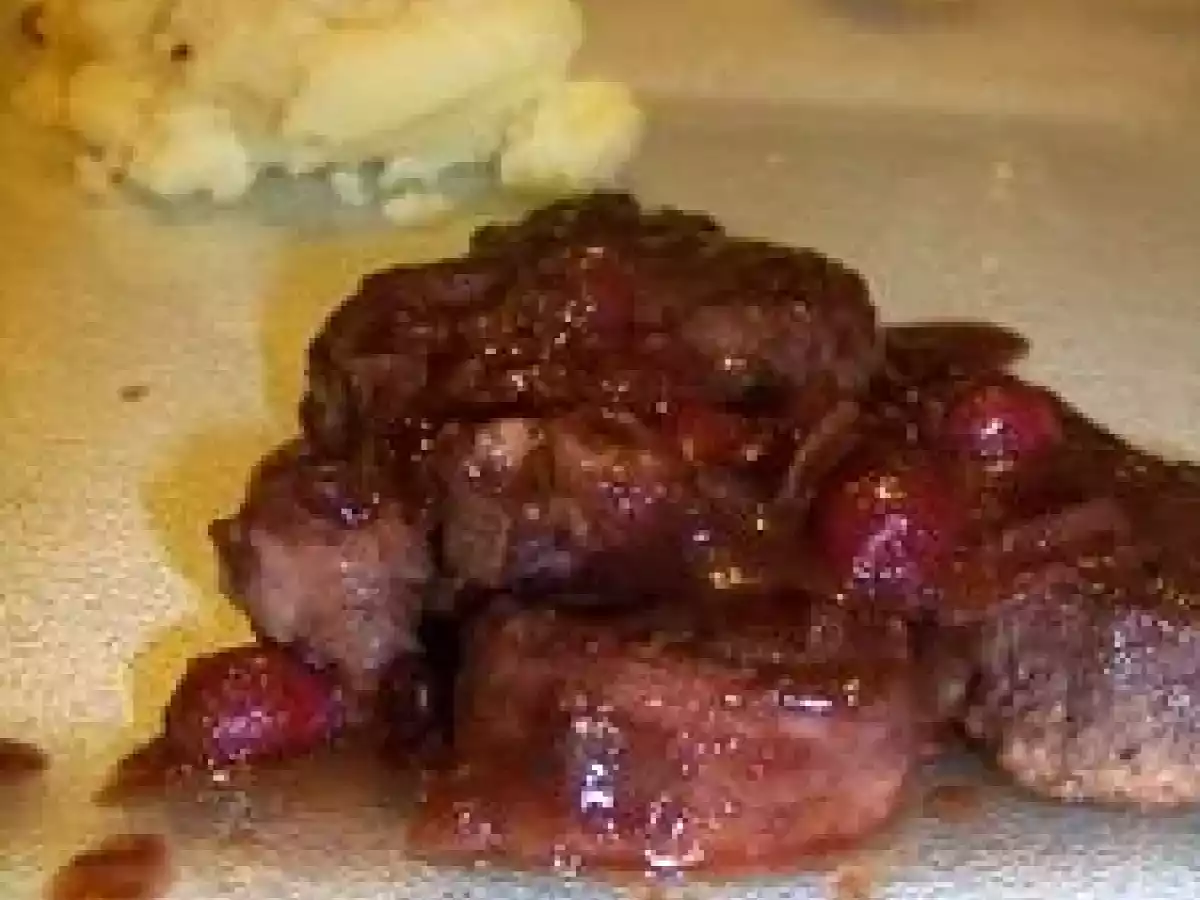 Mignon de porc et sa sauce aux griottes & pain d'épices