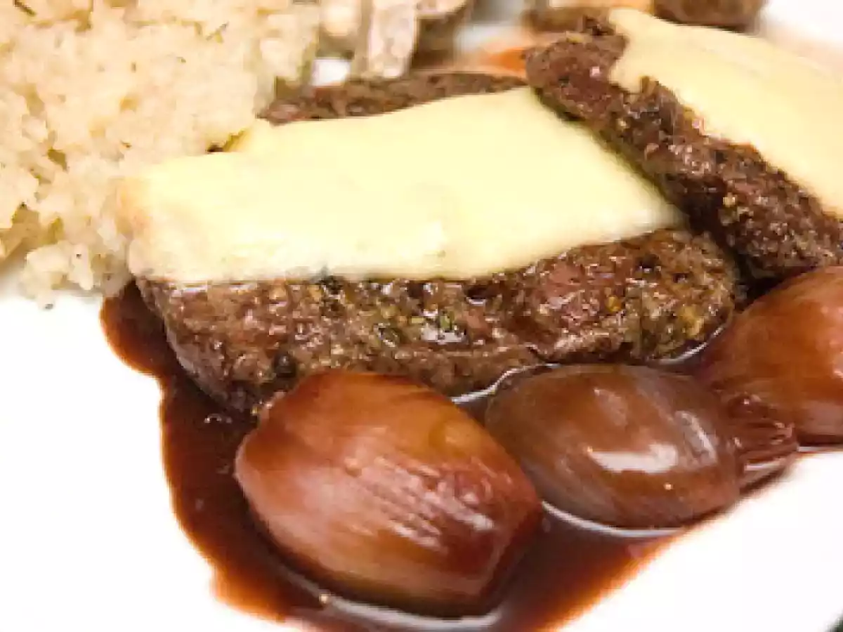 Mignons de boeuf au P'tit Bonheur fondant, aux échalotes confites et au porto