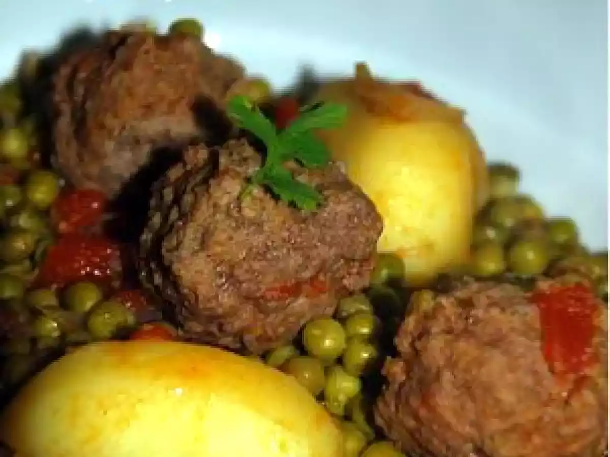 Mijoté de boulettes épicées et petits pois