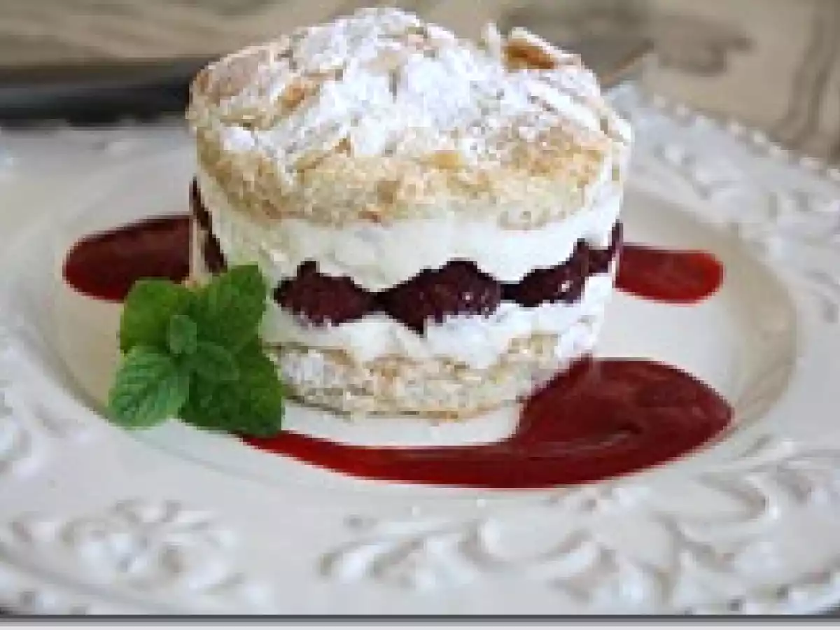 Mille Feuille de Dacquoise, Framboise et Crème Fouettée aux Epices - photo 2