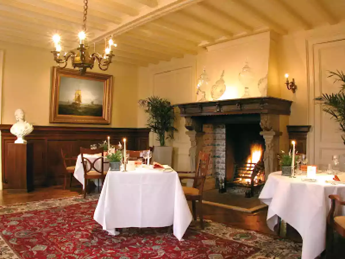 Mille-feuille de fenouil au confit d'agneau, aromates et rougets-barbets aux épices..