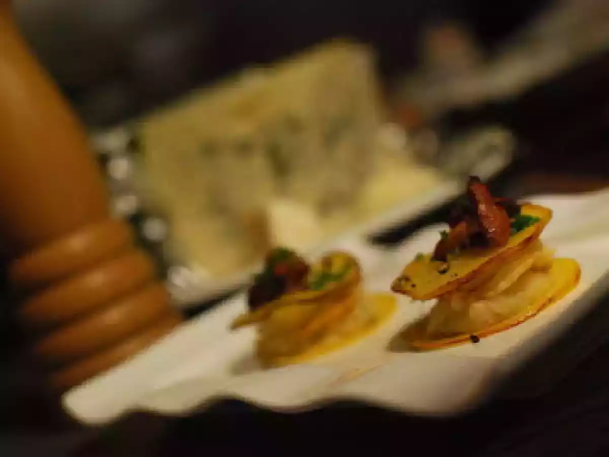 Mille-feuille de légumes anciens, purée de roquefort à la tomate