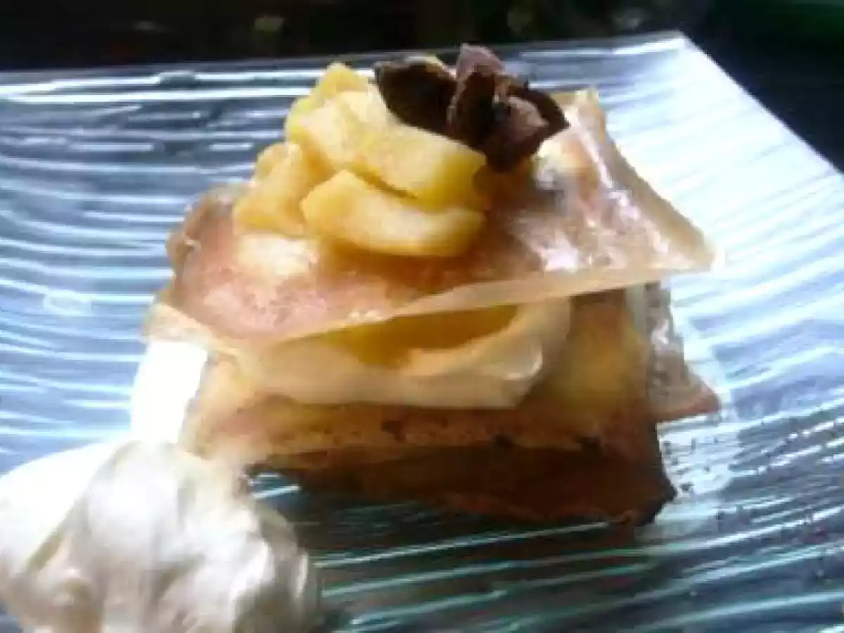 Mille-feuille de mousse chocolat blanc et pommes caramélisées