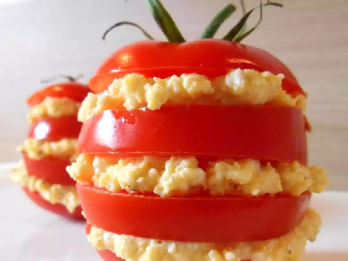 Mille feuille de tomate mimosa