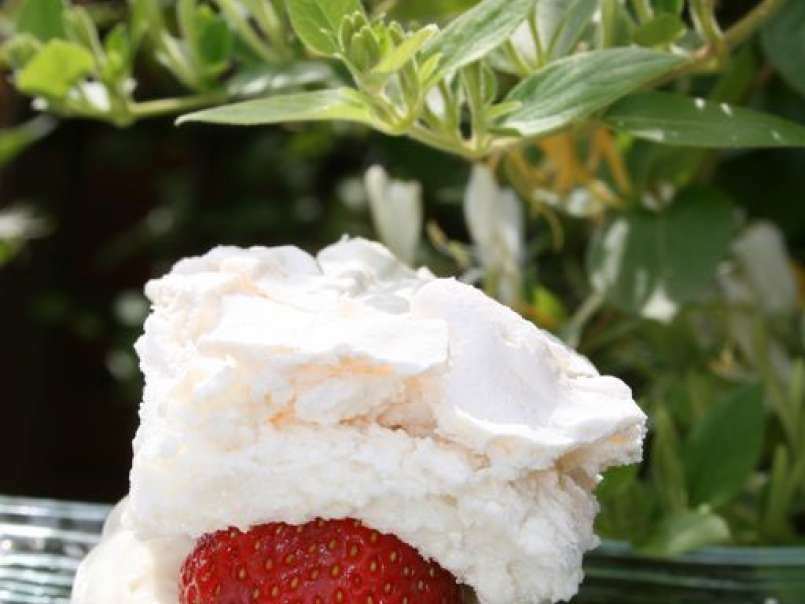 ^^Mille-feuille meringué et sa crème vanillée aux fraises et limoncello^^, photo 1
