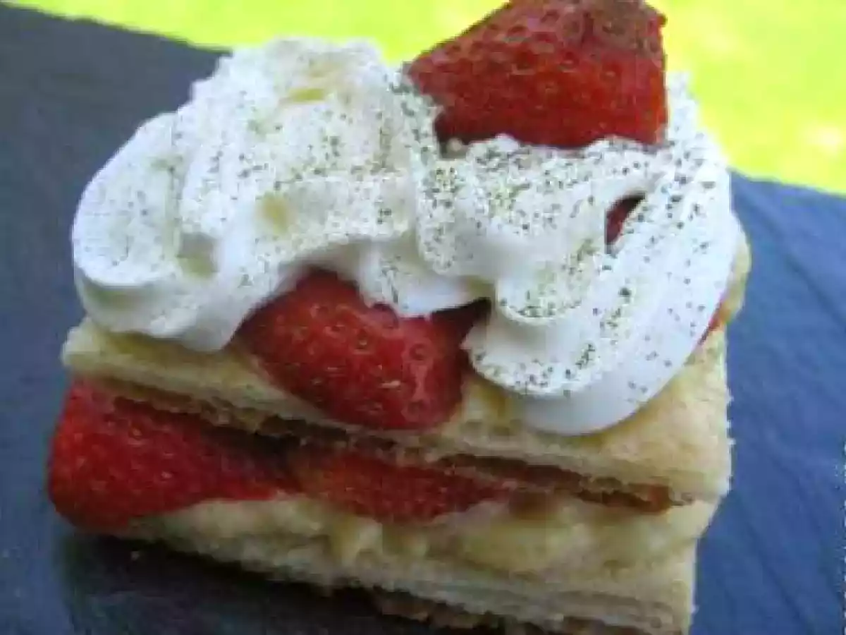 MILLE-FEUILLES AUX FRAISES CREME PATISSIERE AU CHOCOLAT BLANC