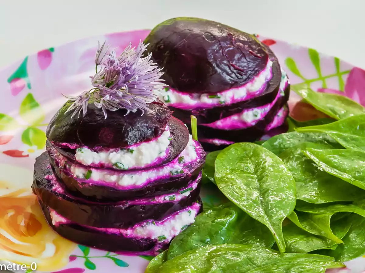 Mille-feuilles de betterave à la ricotta et aux herbes