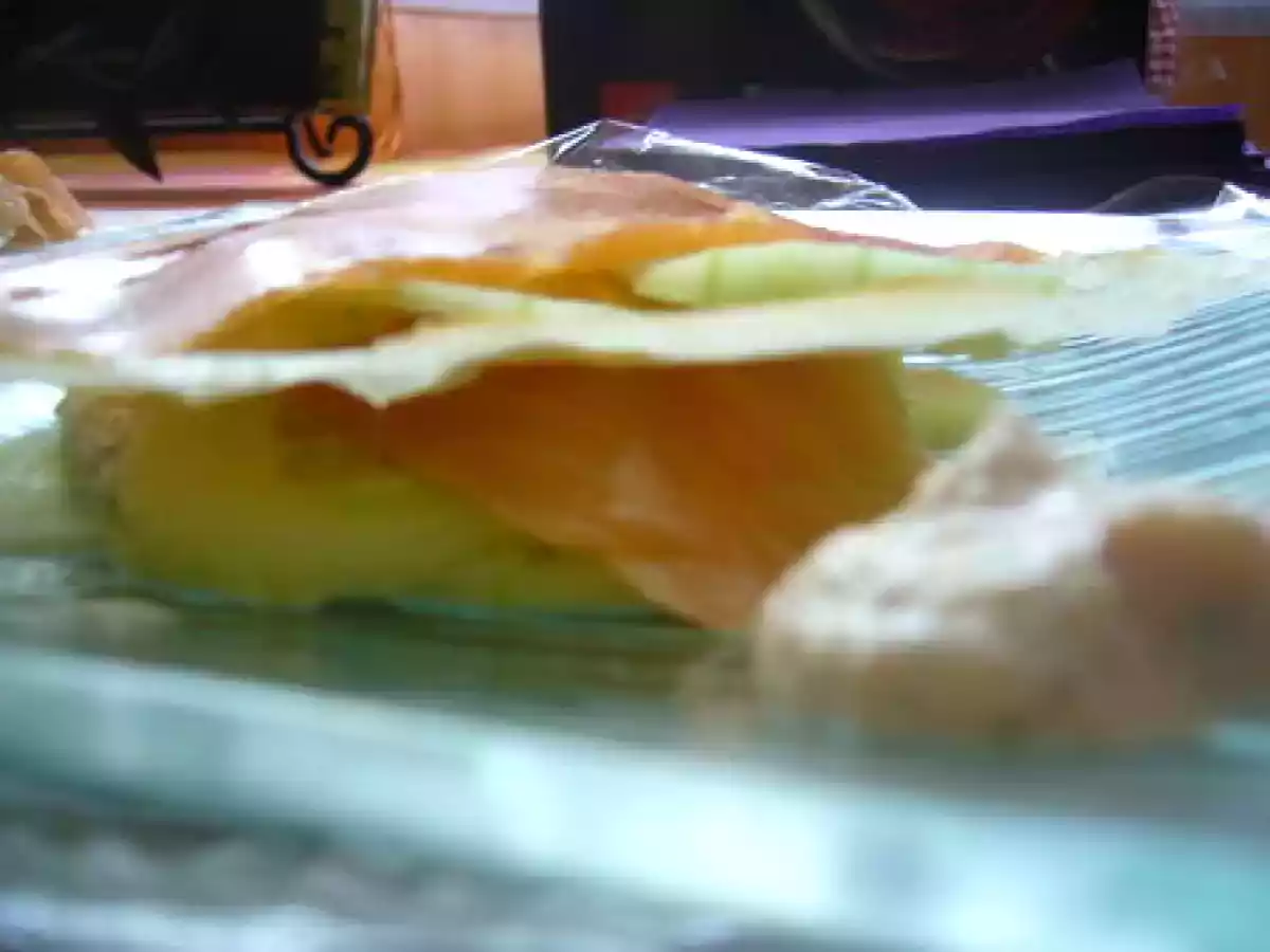 Mille-feuilles de concombre au saumon et au crabe