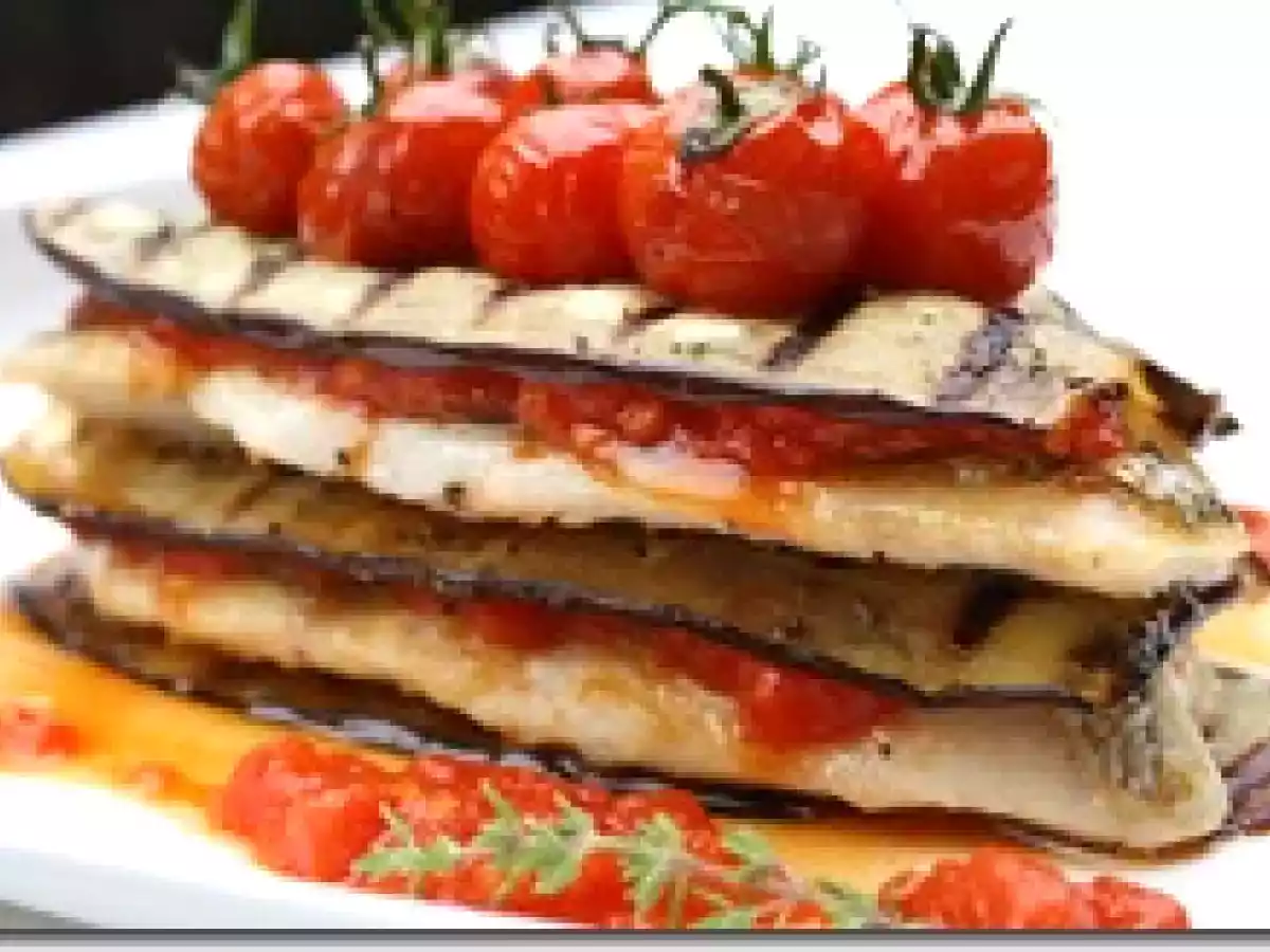 Mille Feuilles de Daurade et Aubergine au Confit de Tomate