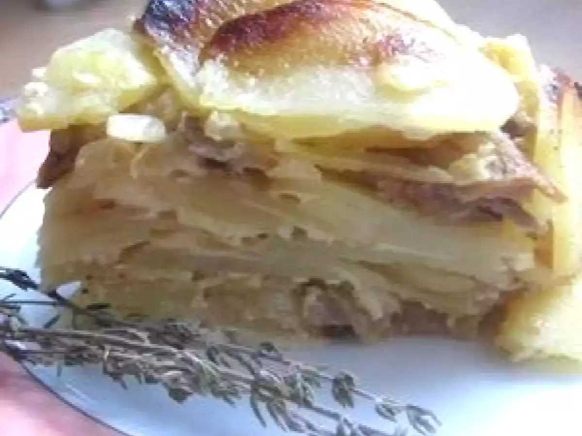 Mille feuilles de pommes de terre Charlotte aux cèpes