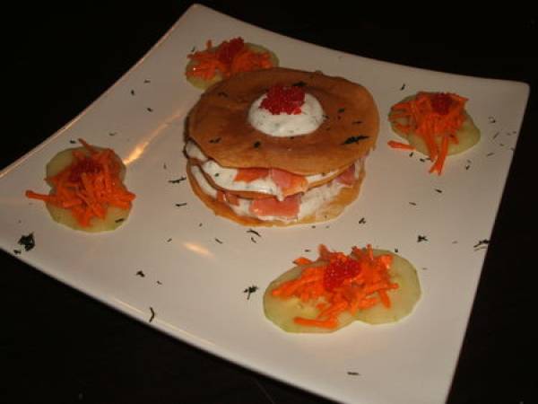 Millefeuille au saumon fumé & chantilly à l'aneth