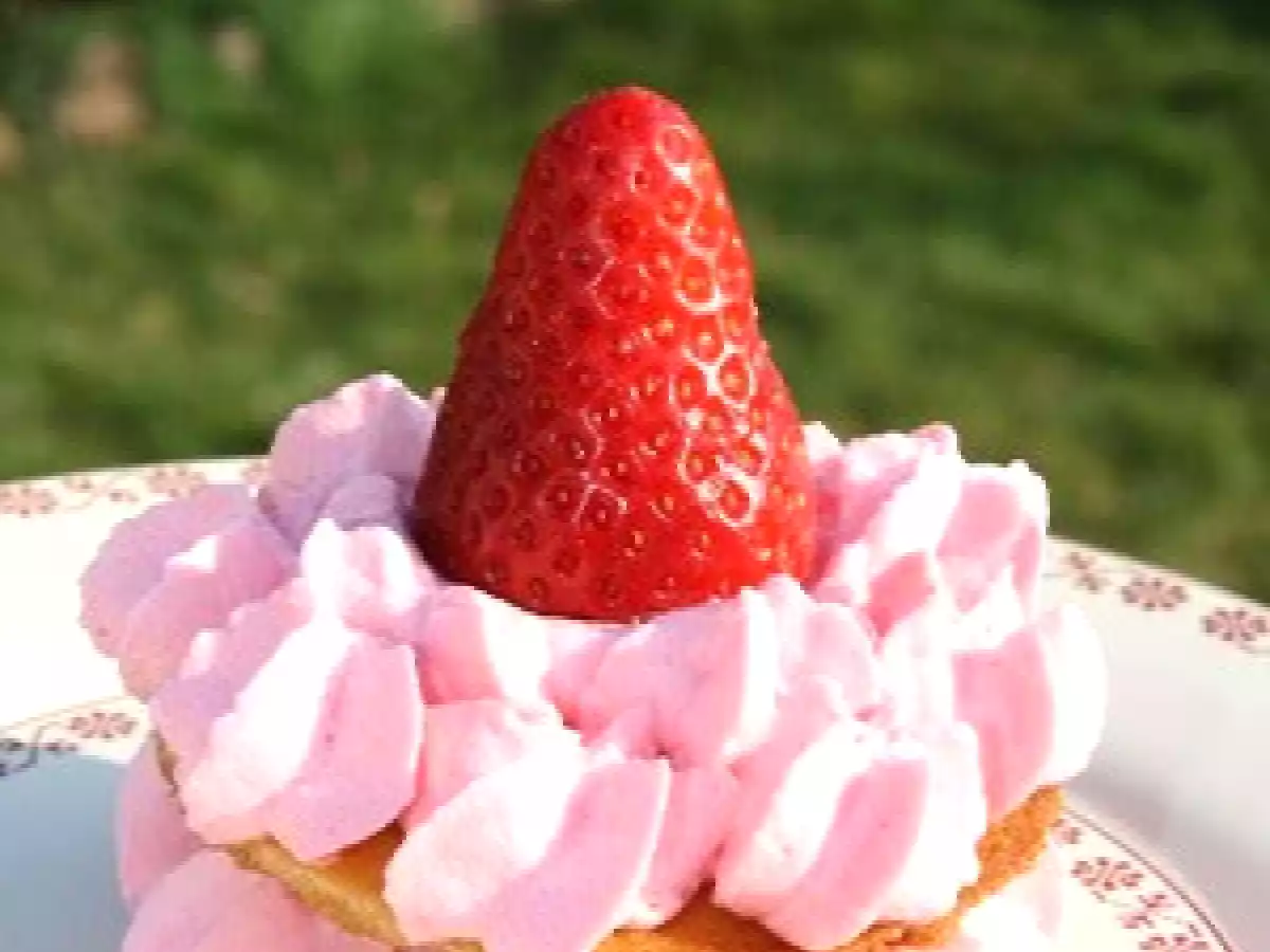 Millefeuille aux fraises et sa chantilly rose pour la St-Valentin - photo 3