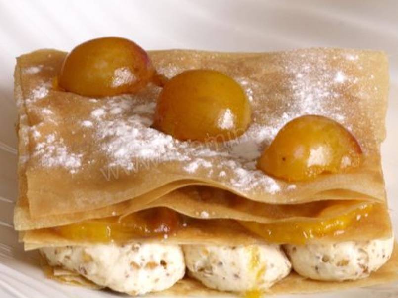 Millefeuille croquant à la compotée de mirabelles et crème pralinée - photo 2