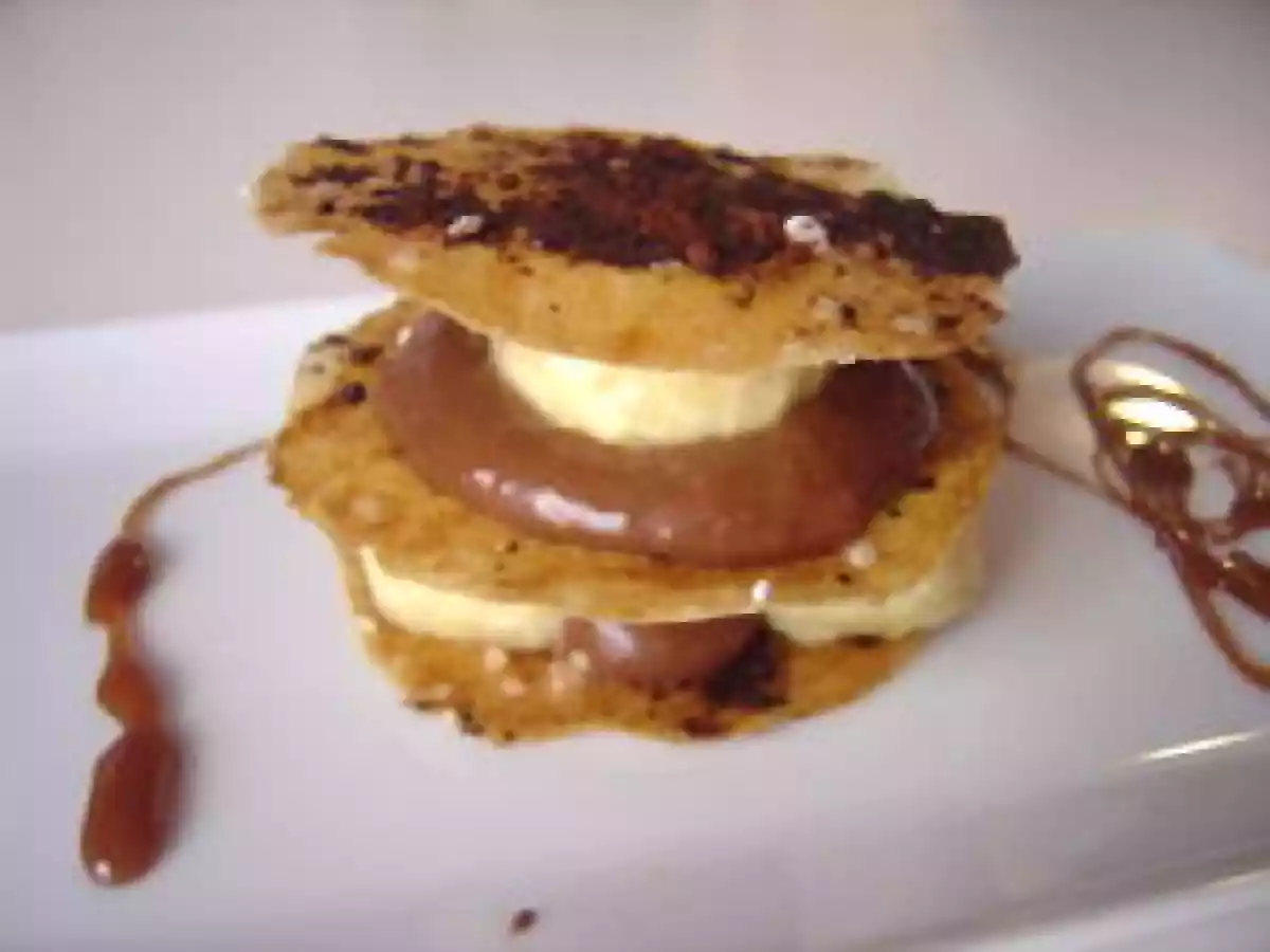 Millefeuille croustillant de banane et chocolat, sauce caramel a la fleur de sel