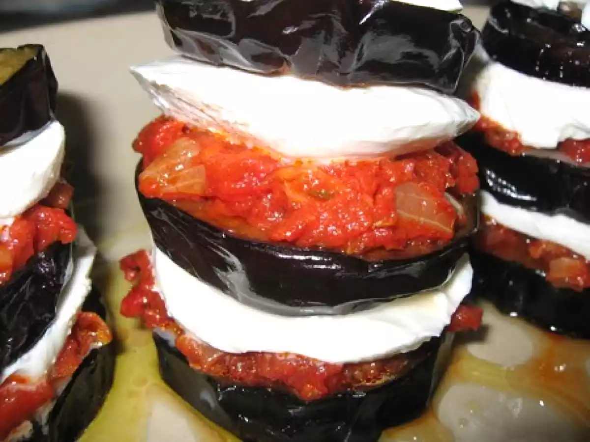 Millefeuille d'aubergines à la tomate et à la mozzarella - photo 3