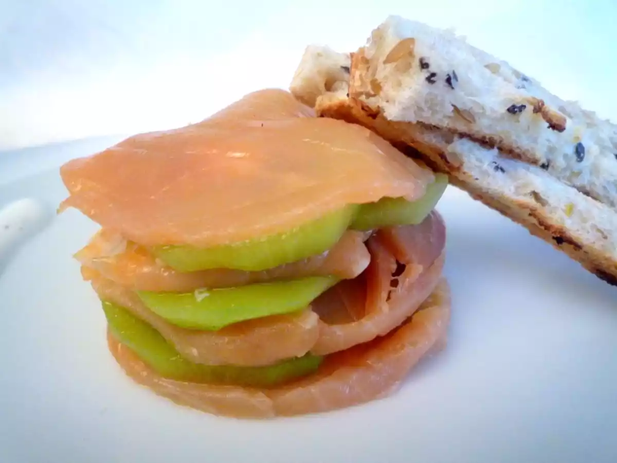 Millefeuille de saumon fumé et kiwi