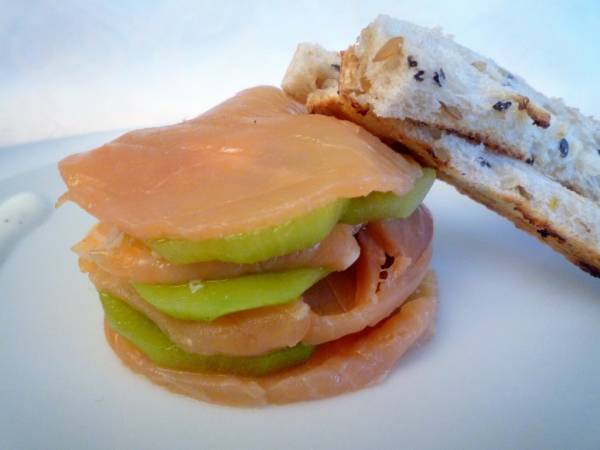 Millefeuille de saumon fumé et kiwi