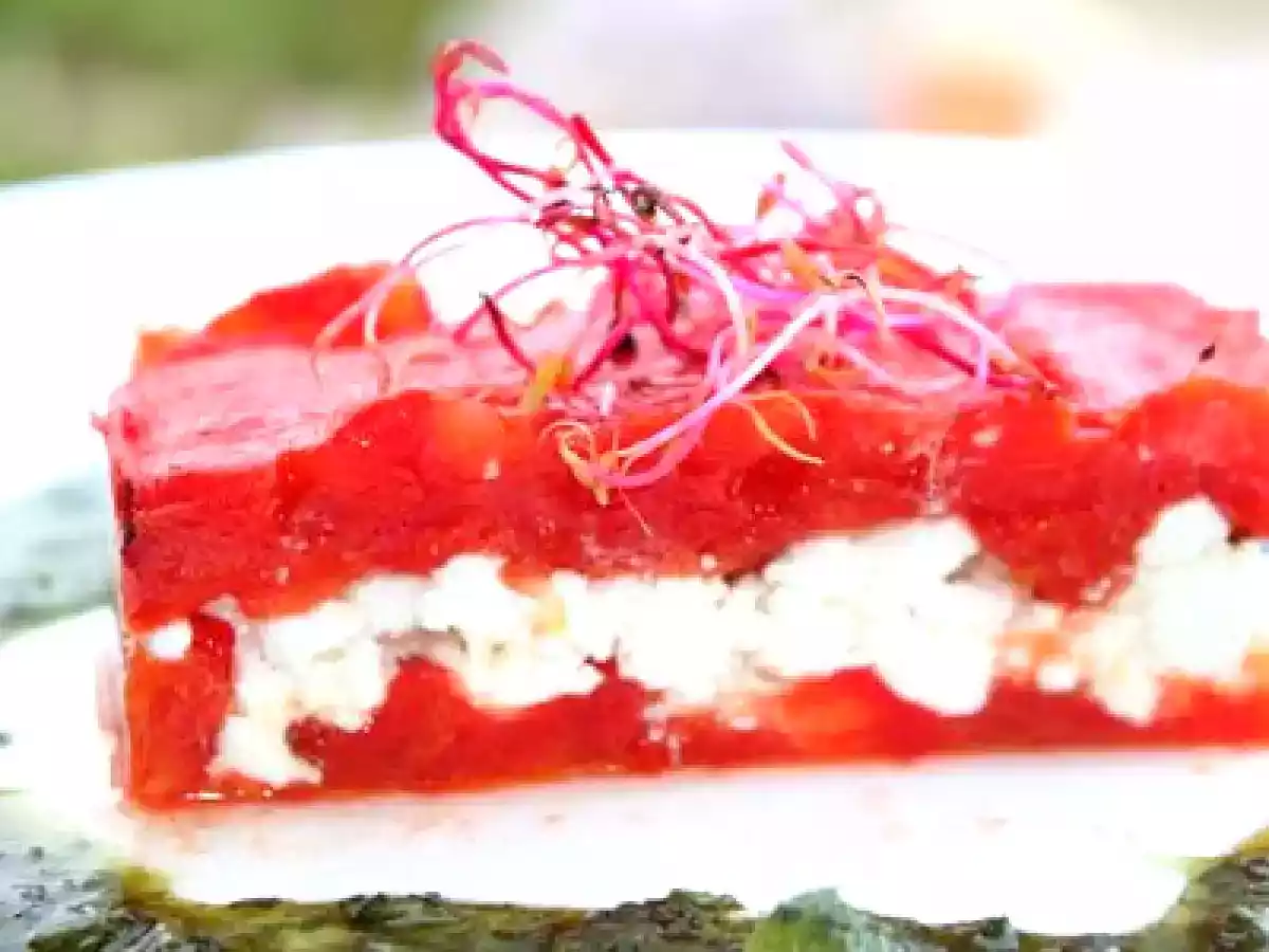 Millefeuille de tomates confites et chèvre frais, et son coulis de basilic - photo 2