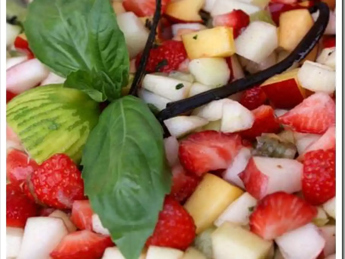 Minestrone de fruits au basilic