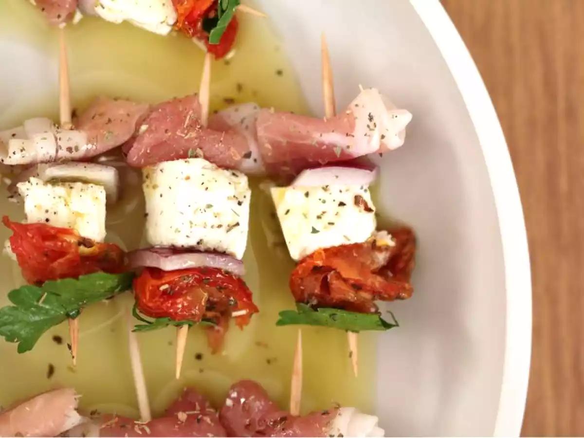 Mini-brochettes speck - feta - tomates confites - photo 2