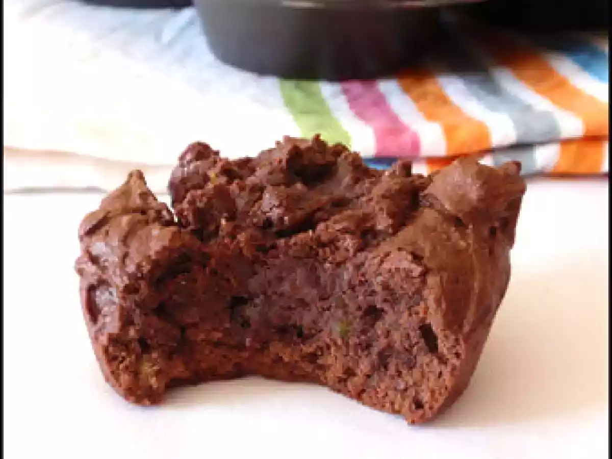 Mini-brownies fondants à la farine de châtaigne, pistaches et à la cardamome