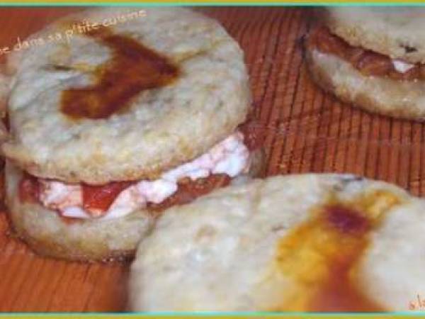 Mini burger à la tomate et au fromage de chèvre