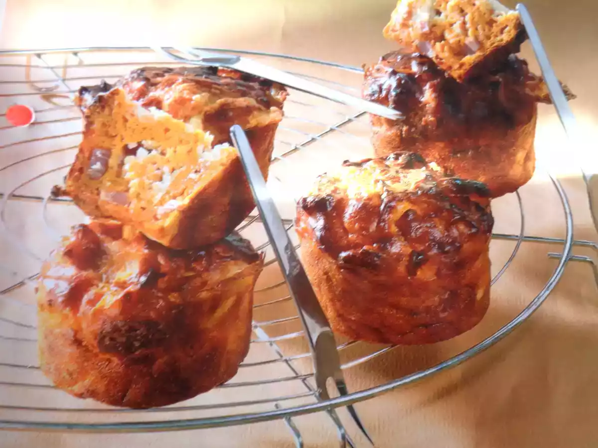 Mini cake : oignons, chèvre, lardons.