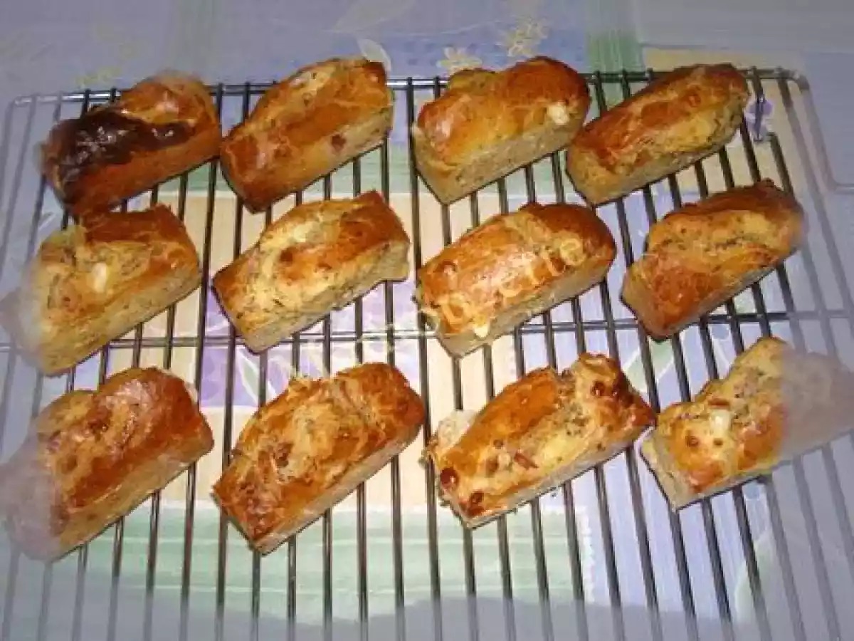 Mini cakes au jambon cru, aux figues et à la Vache qui rit.