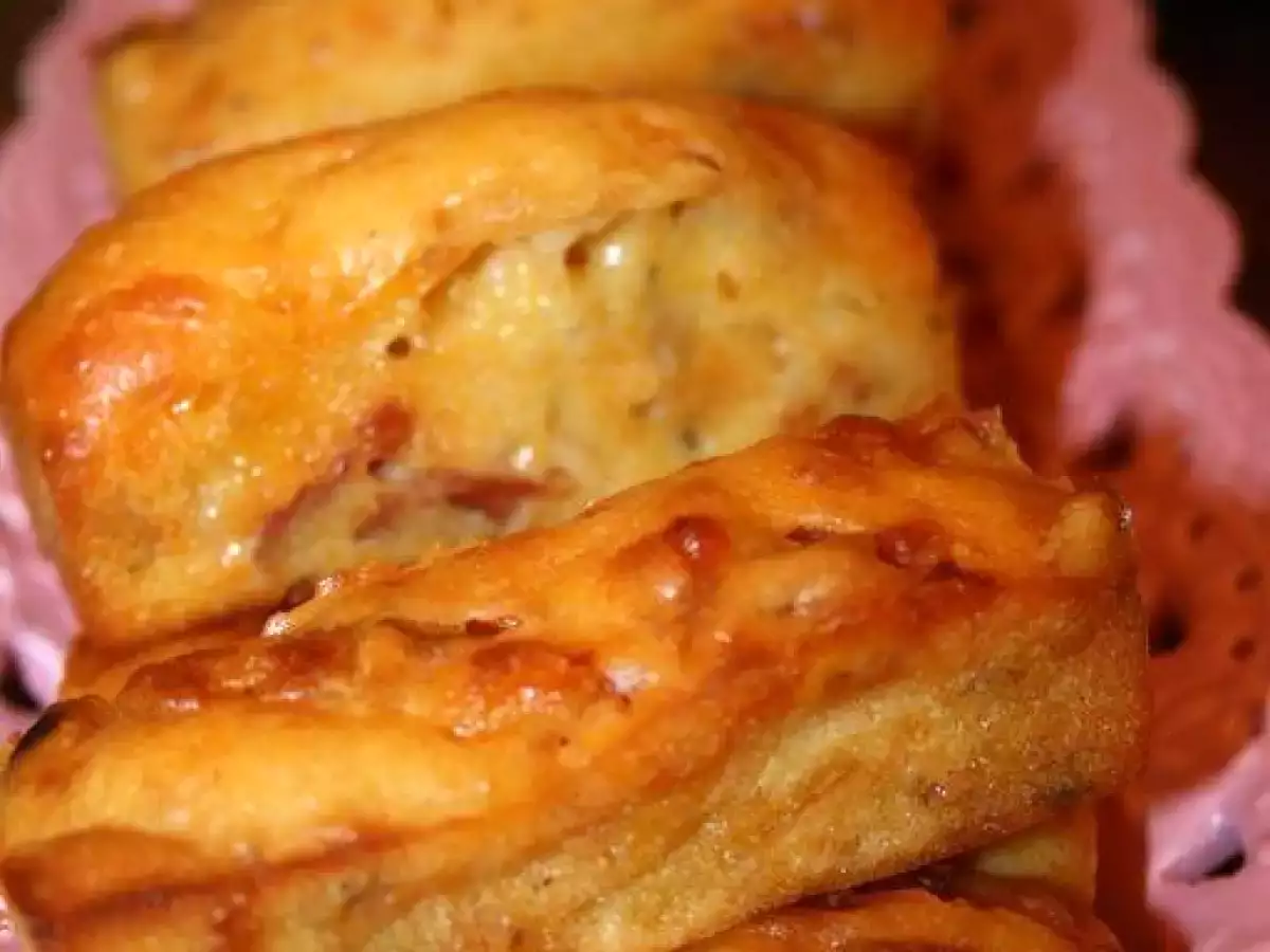 Mini cakes moelleux au chorizo et pignons de pin