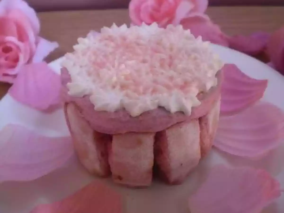 MINI-CHARLOTTE ROSE AUX FRUITS ROUGES