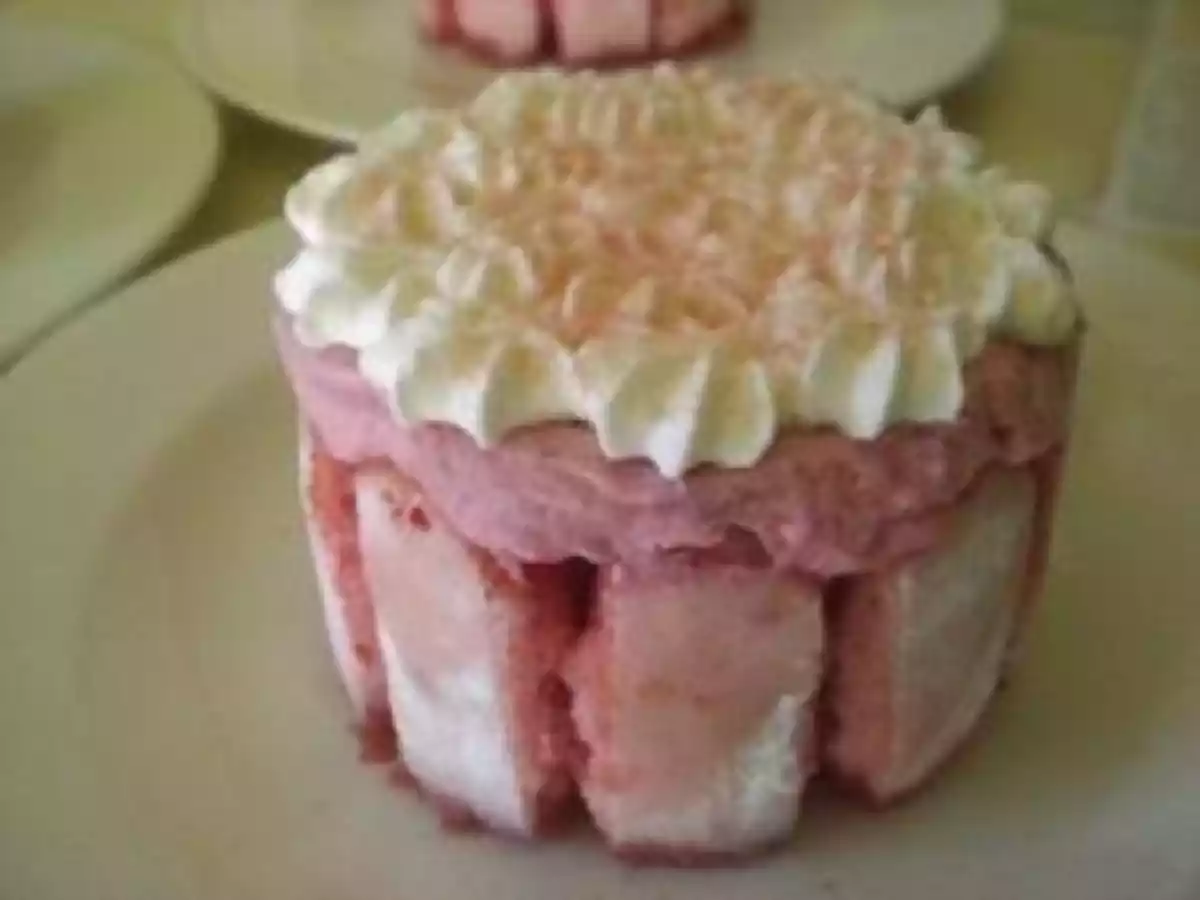 MINI-CHARLOTTE ROSE AUX FRUITS ROUGES - photo 2