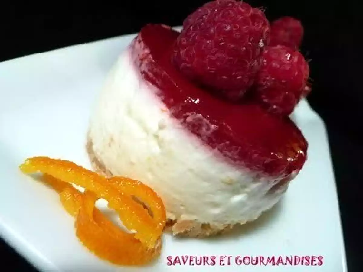 Mini-cheesecakes aux framboises.