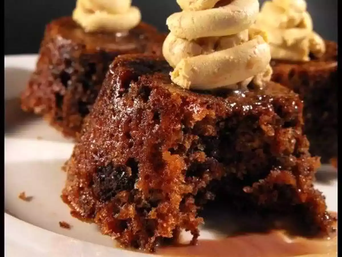 Mini Christmas Puddings au chocolat & Irish Whiskey Cream sauce